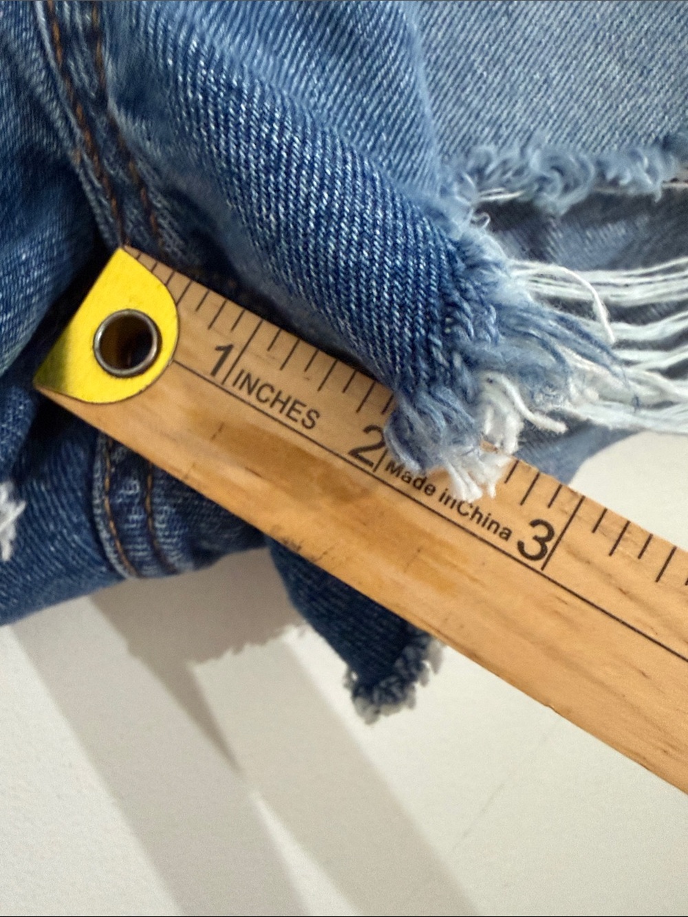 Levi's 501 Distressed High Waist Denim Cutoff Shorts Womens Size 28 Button Fly - Picture 10 of 10